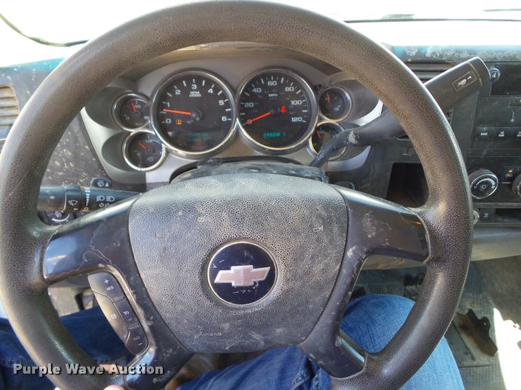 image for item L5570 2010 Chevrolet Silverado 2500HD Crew Cab pickup truck