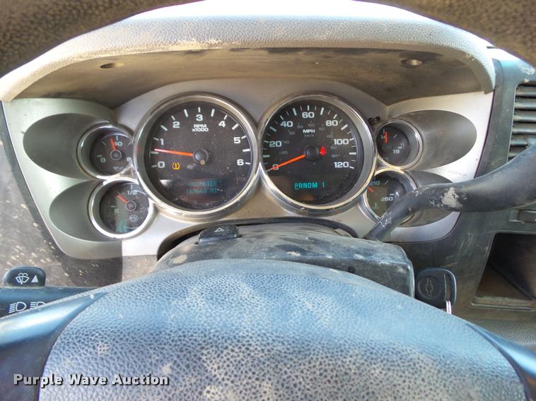 image for item L5570 2010 Chevrolet Silverado 2500HD Crew Cab pickup truck