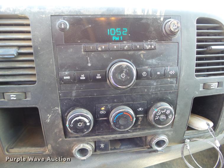 image for item L5570 2010 Chevrolet Silverado 2500HD Crew Cab pickup truck