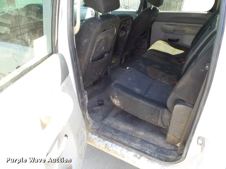 image for item L5570 2010 Chevrolet Silverado 2500HD Crew Cab pickup truck