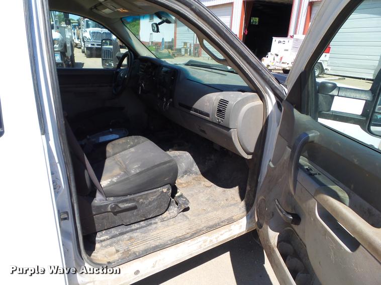 image for item L5570 2010 Chevrolet Silverado 2500HD Crew Cab pickup truck