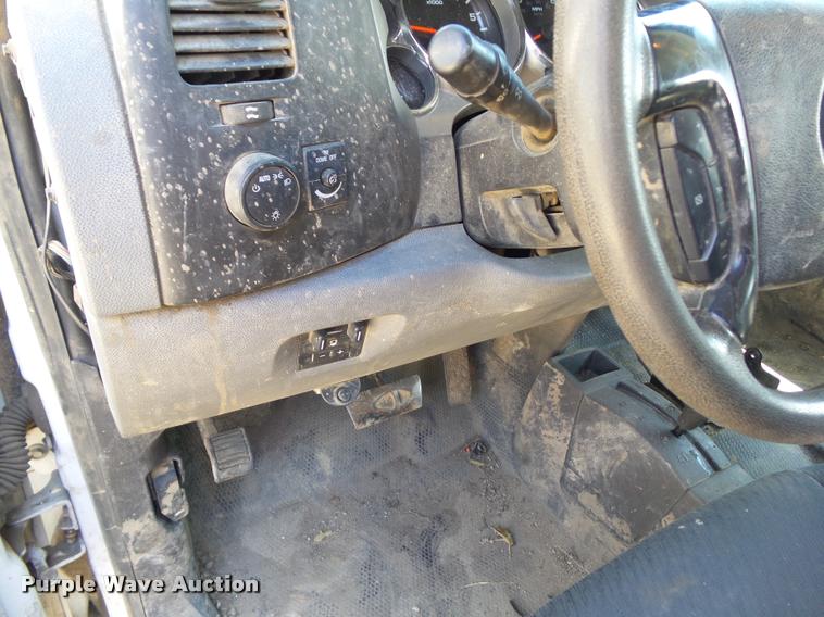 image for item L5570 2010 Chevrolet Silverado 2500HD Crew Cab pickup truck