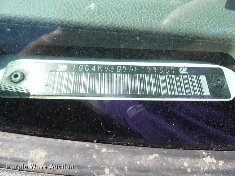 image for item L5570 2010 Chevrolet Silverado 2500HD Crew Cab pickup truck