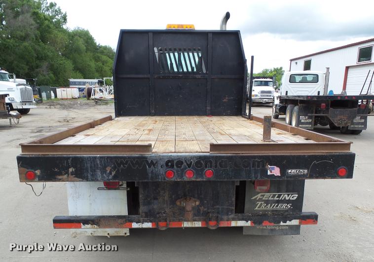 image for item L5571 2004 International 9200i flatbed truck
