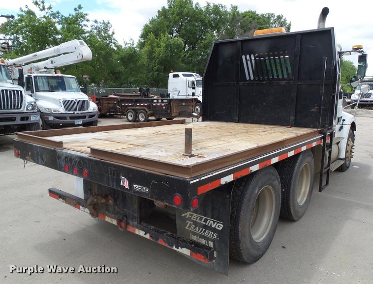 image for item L5571 2004 International 9200i flatbed truck