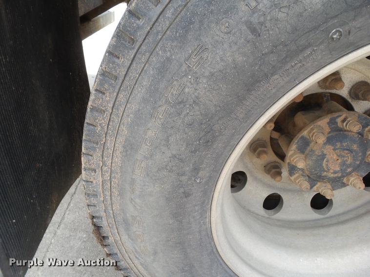 image for item L5571 2004 International 9200i flatbed truck