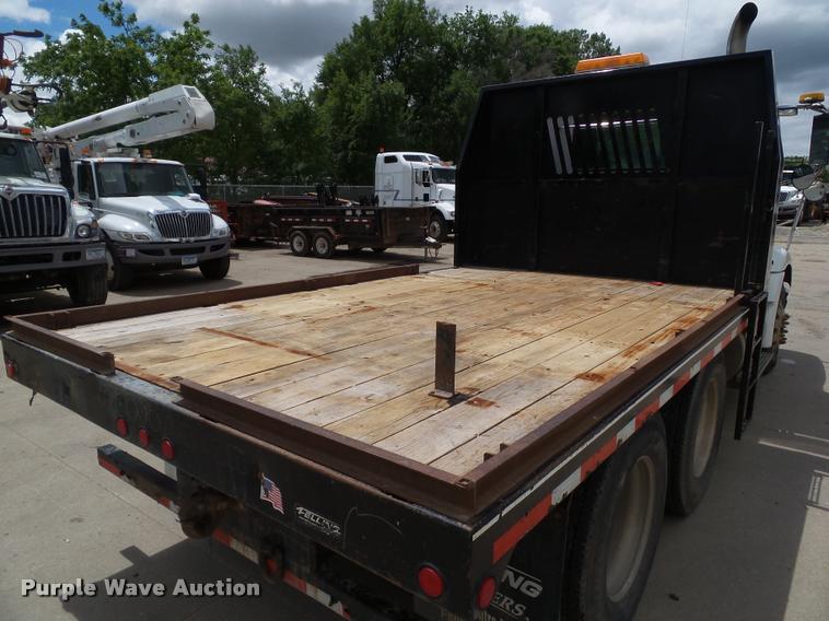 image for item L5571 2004 International 9200i flatbed truck