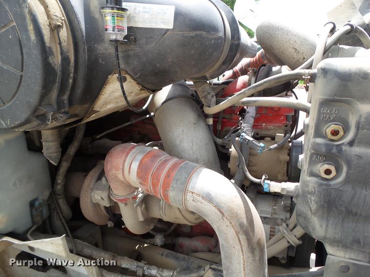 image for item L5571 2004 International 9200i flatbed truck