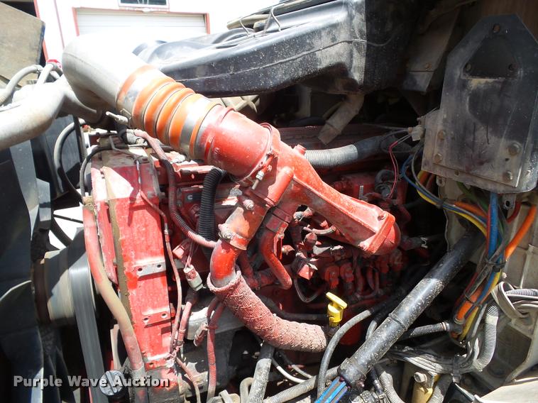 image for item L5571 2004 International 9200i flatbed truck