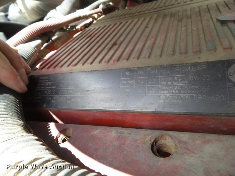 image for item L5571 2004 International 9200i flatbed truck