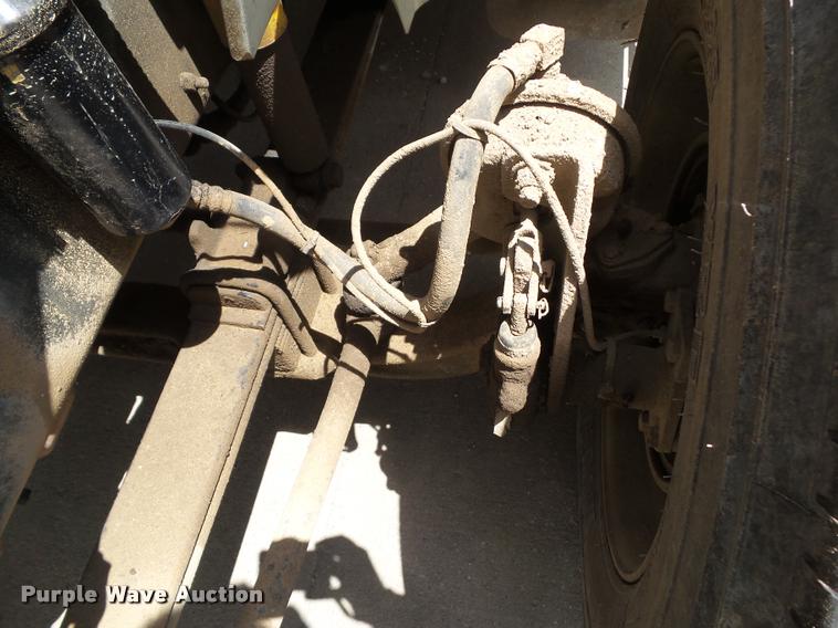 image for item L5571 2004 International 9200i flatbed truck