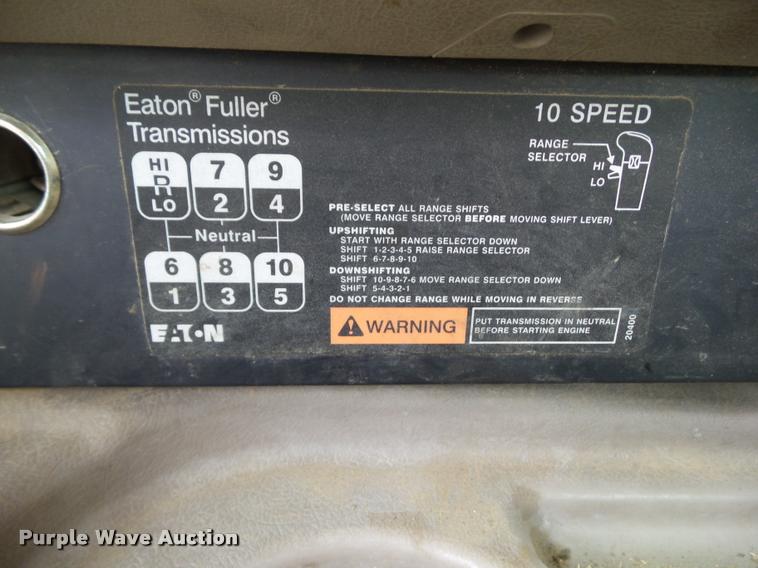 image for item L5571 2004 International 9200i flatbed truck