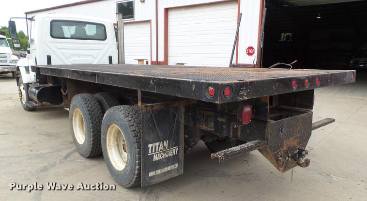 image for item L5572 2007 International 7400 flatbed truck