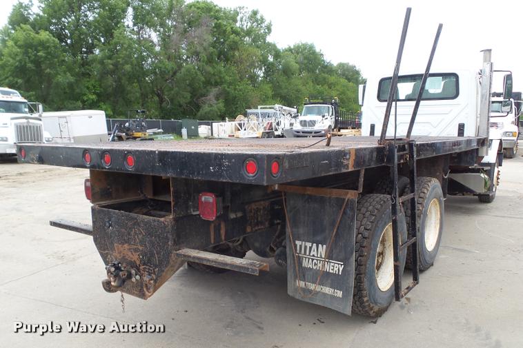 image for item L5572 2007 International 7400 flatbed truck