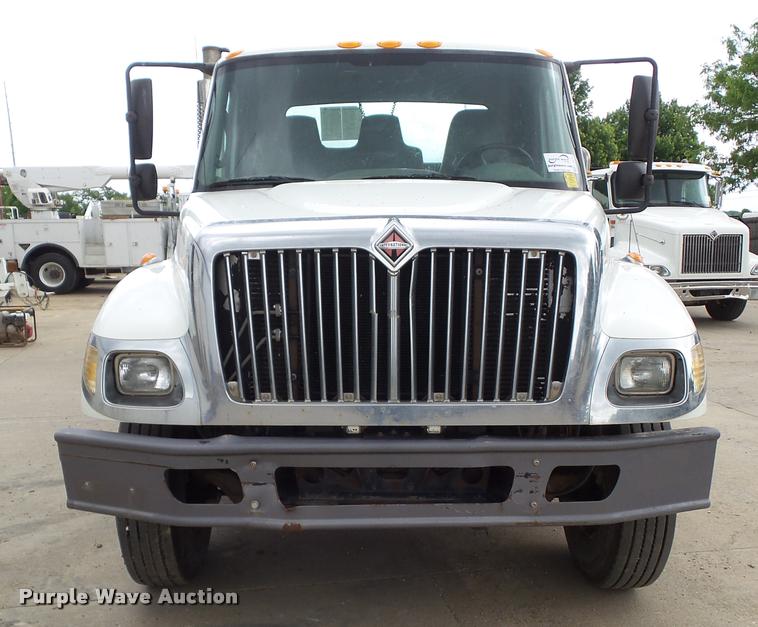 image for item L5572 2007 International 7400 flatbed truck