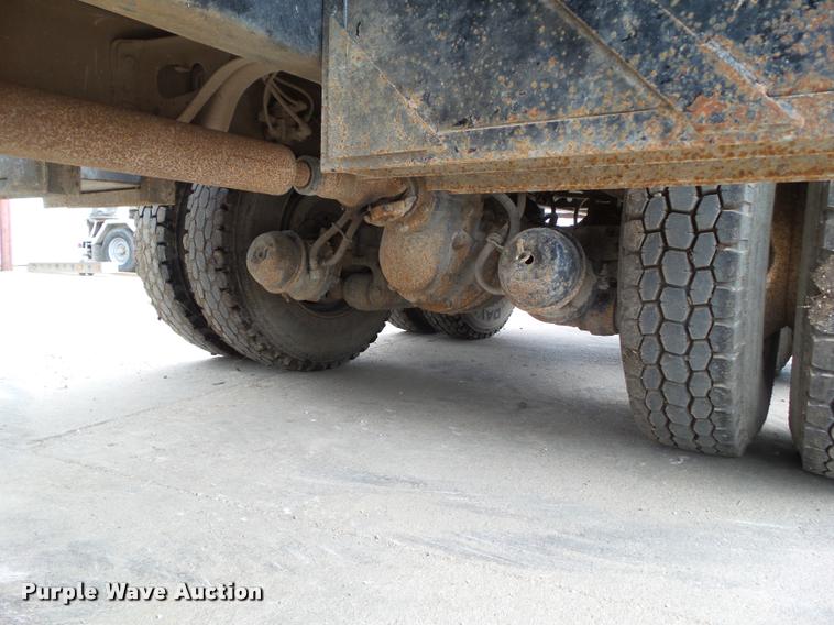 image for item L5572 2007 International 7400 flatbed truck