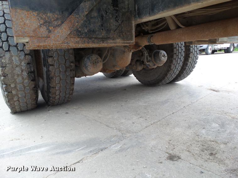 image for item L5572 2007 International 7400 flatbed truck