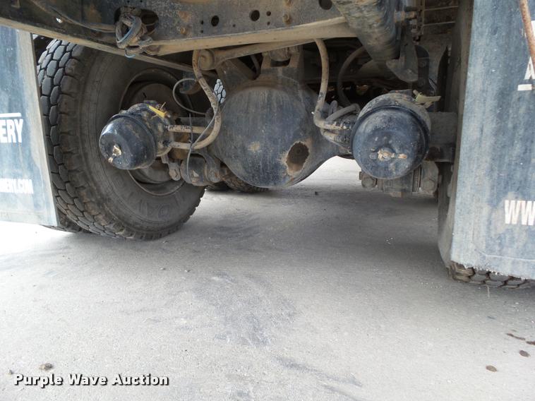 image for item L5572 2007 International 7400 flatbed truck