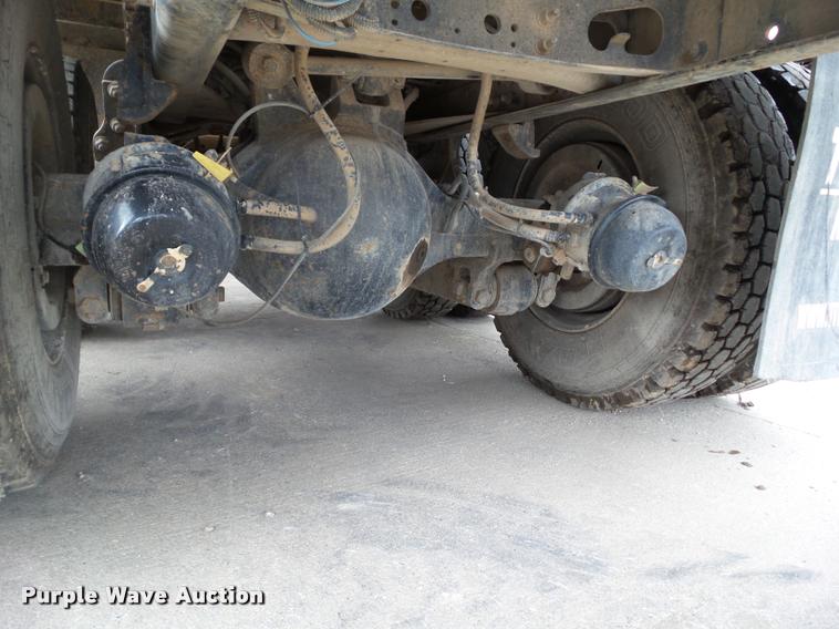 image for item L5572 2007 International 7400 flatbed truck