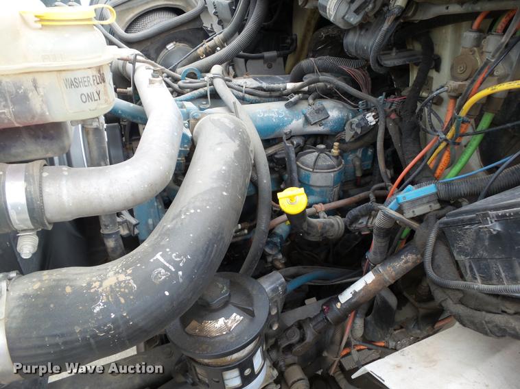 image for item L5572 2007 International 7400 flatbed truck