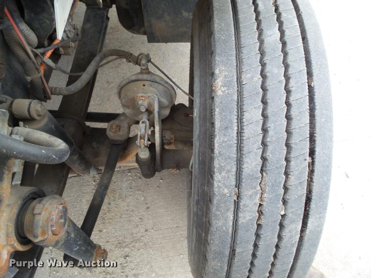 image for item L5572 2007 International 7400 flatbed truck