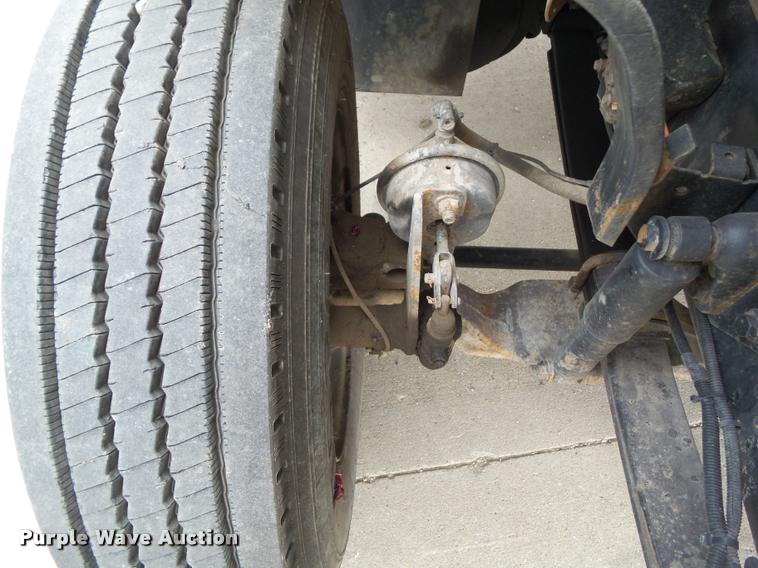 image for item L5572 2007 International 7400 flatbed truck