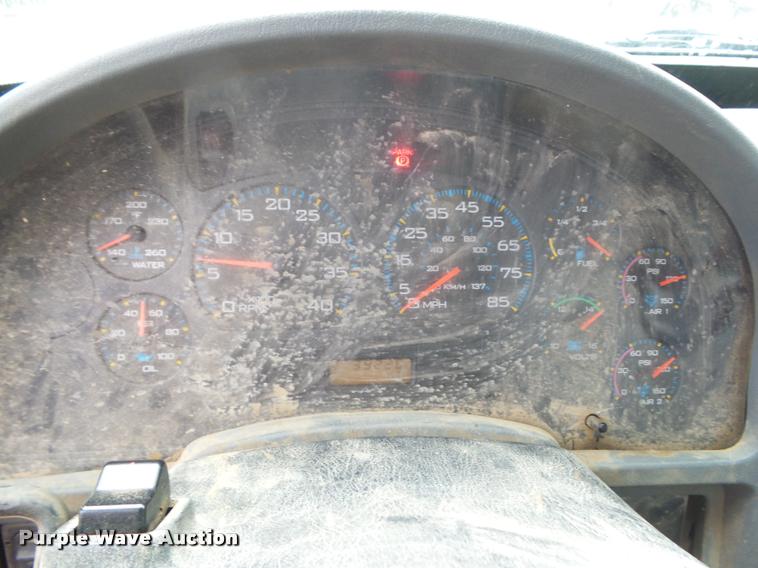 image for item L5572 2007 International 7400 flatbed truck