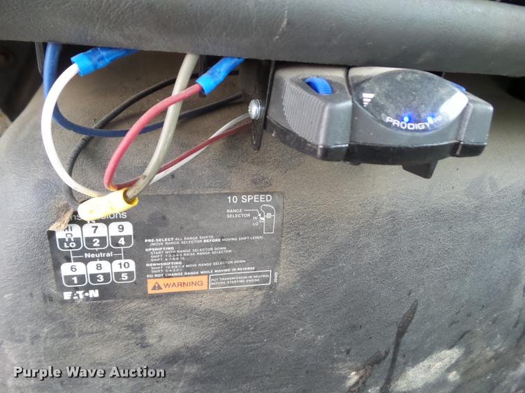 image for item L5572 2007 International 7400 flatbed truck