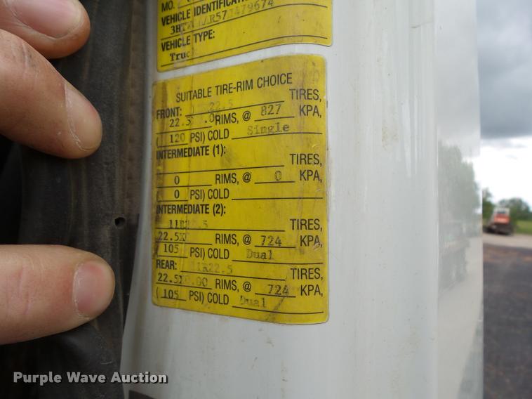 image for item L5572 2007 International 7400 flatbed truck