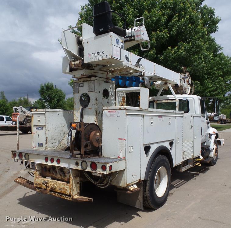 image for item L5573 2005 International DuraStar 4300 service truck with crane
