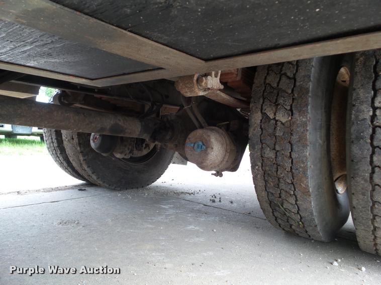 image for item L5573 2005 International DuraStar 4300 service truck with crane