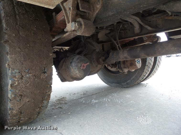 image for item L5573 2005 International DuraStar 4300 service truck with crane