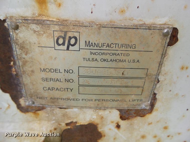 image for item L5573 2005 International DuraStar 4300 service truck with crane