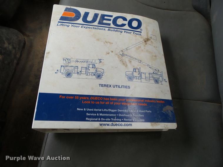 image for item L5573 2005 International DuraStar 4300 service truck with crane