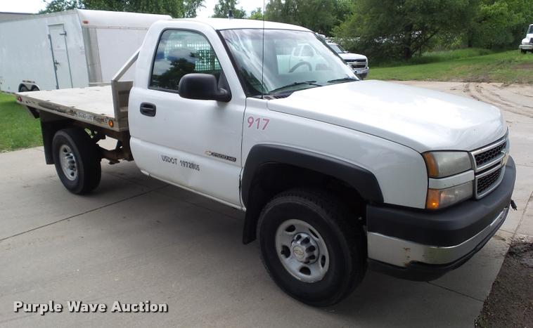 image for item L5574 2006 Chevrolet Silverado 2500HD flatbed pickup truck