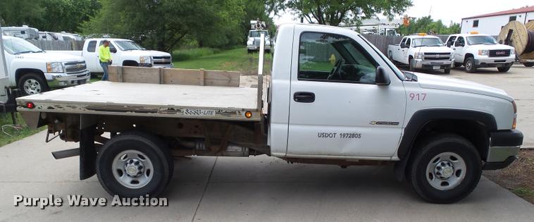image for item L5574 2006 Chevrolet Silverado 2500HD flatbed pickup truck