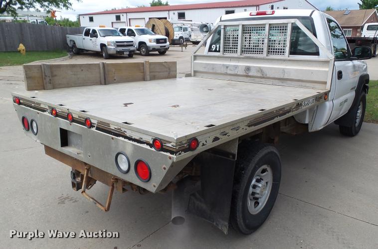 image for item L5574 2006 Chevrolet Silverado 2500HD flatbed pickup truck
