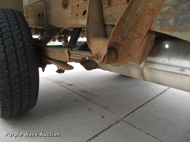 image for item L5574 2006 Chevrolet Silverado 2500HD flatbed pickup truck