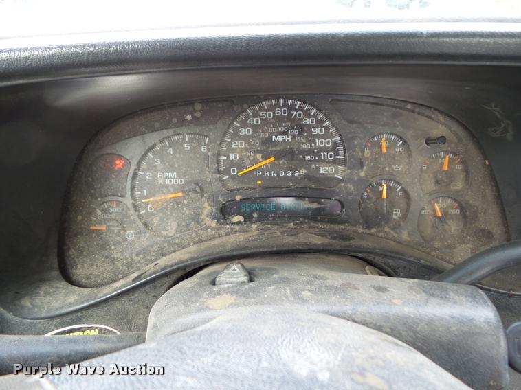 image for item L5574 2006 Chevrolet Silverado 2500HD flatbed pickup truck