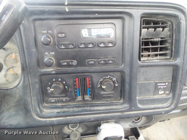 image for item L5574 2006 Chevrolet Silverado 2500HD flatbed pickup truck