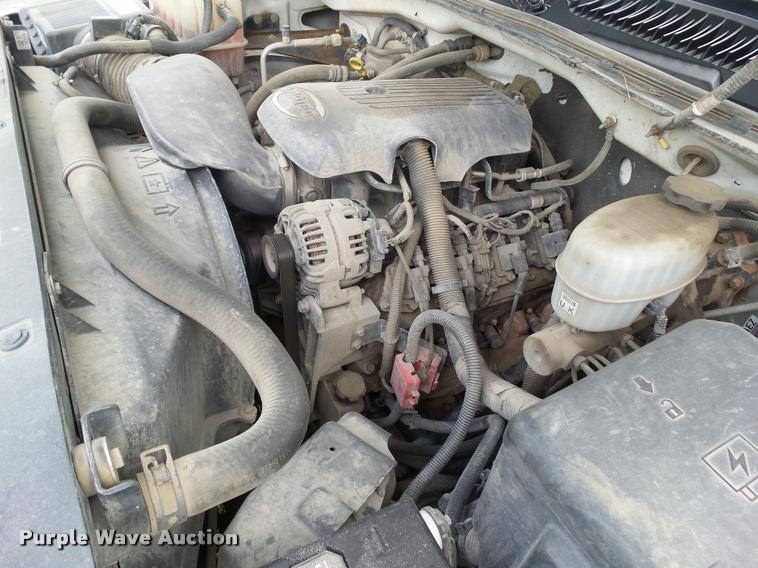 image for item L5574 2006 Chevrolet Silverado 2500HD flatbed pickup truck