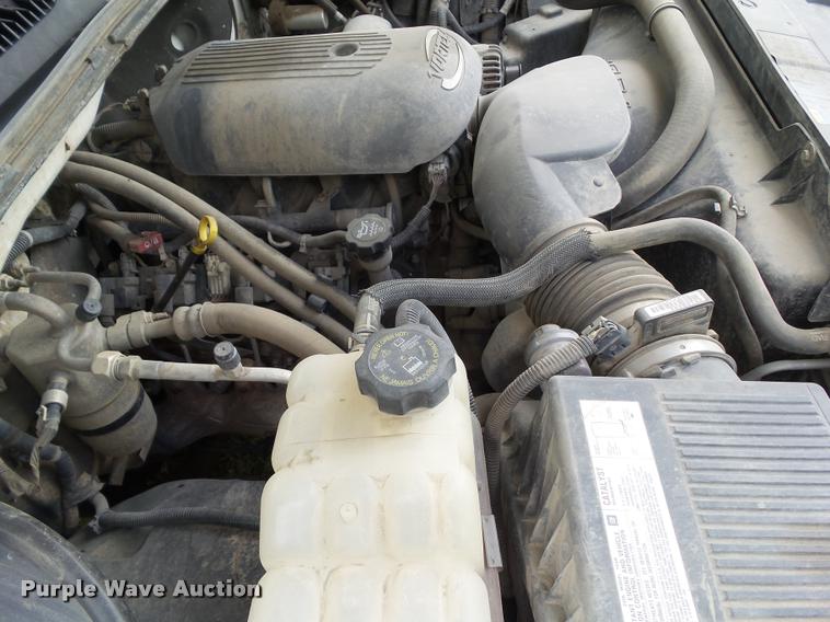 image for item L5574 2006 Chevrolet Silverado 2500HD flatbed pickup truck