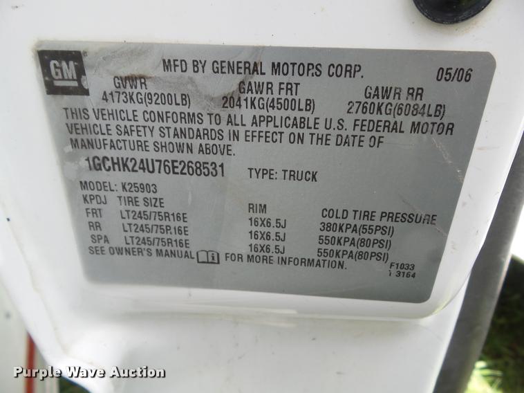 image for item L5574 2006 Chevrolet Silverado 2500HD flatbed pickup truck