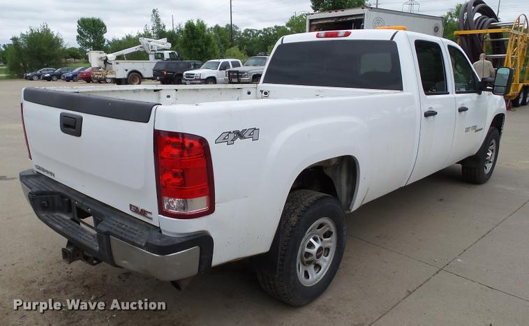 image for item L5576 2011 GMC Sierra 3500HD Crew Cab pickup truck