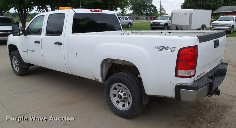 image for item L5576 2011 GMC Sierra 3500HD Crew Cab pickup truck