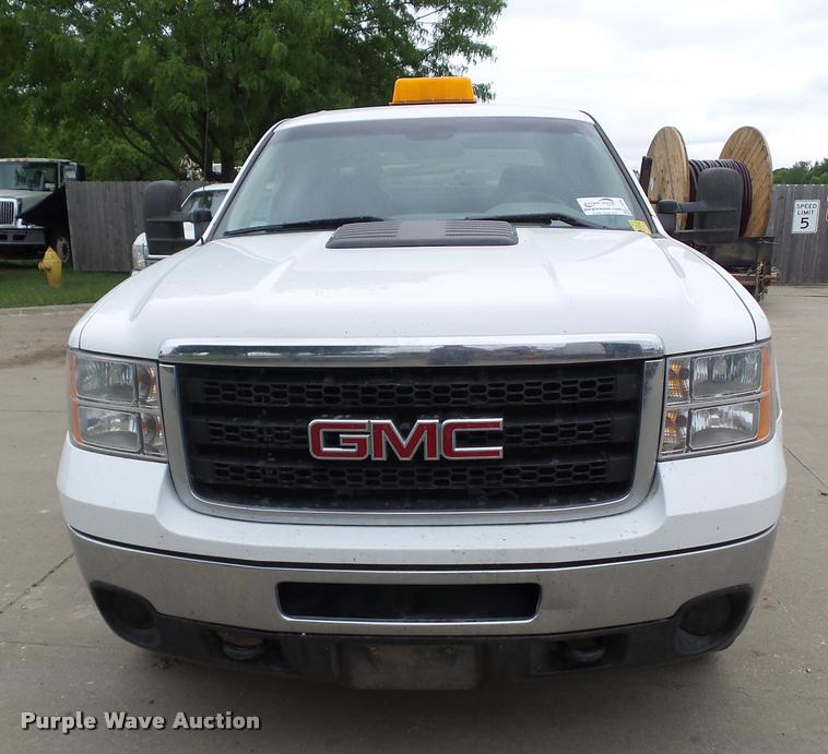 image for item L5576 2011 GMC Sierra 3500HD Crew Cab pickup truck