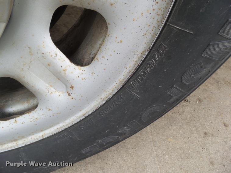 image for item L5576 2011 GMC Sierra 3500HD Crew Cab pickup truck