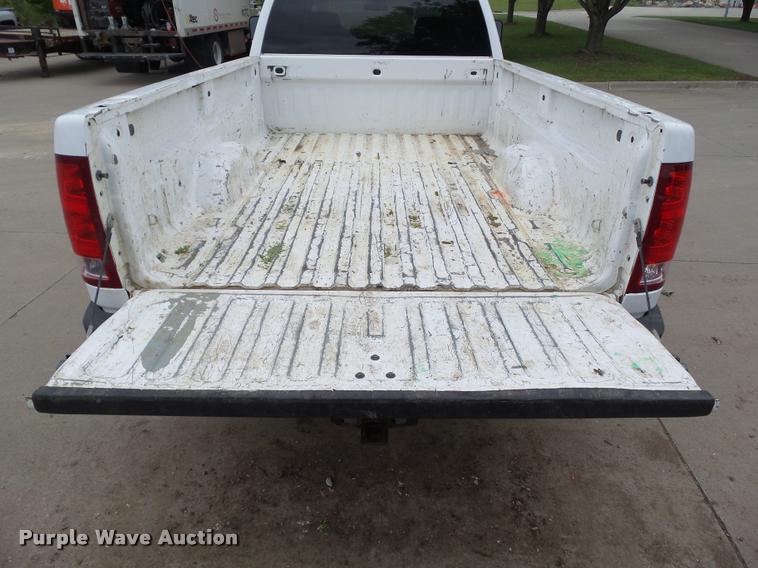 image for item L5576 2011 GMC Sierra 3500HD Crew Cab pickup truck