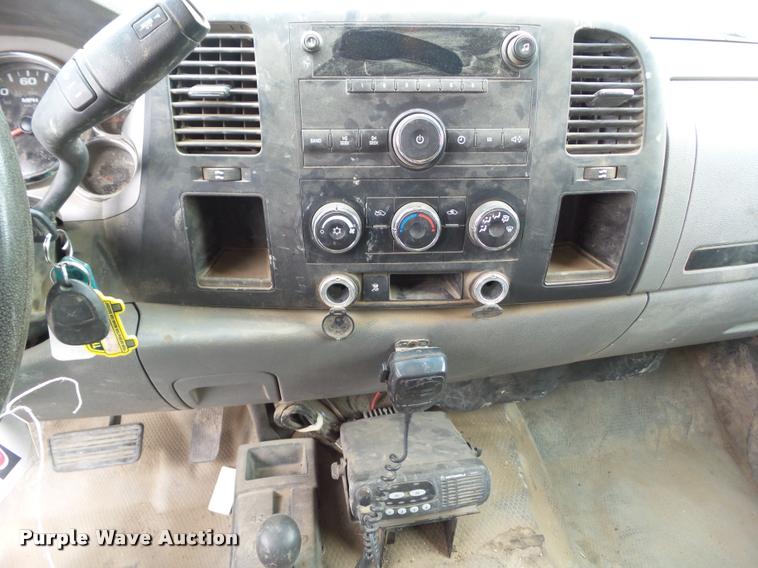 image for item L5576 2011 GMC Sierra 3500HD Crew Cab pickup truck