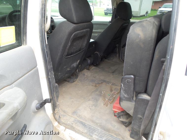 image for item L5576 2011 GMC Sierra 3500HD Crew Cab pickup truck